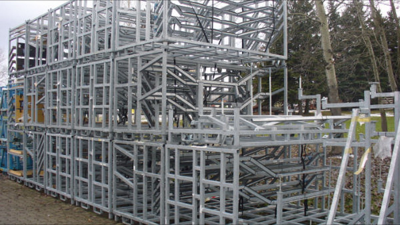 Stahlträger-Konstruktion in der Werkstatt von Metallbau Jurich